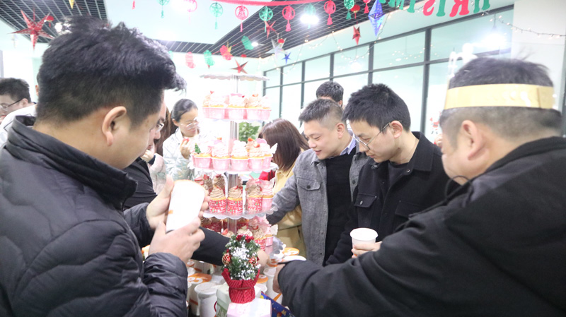 繽紛平安夜，歡樂(lè)圣誕節(jié) | 寶開舉辦第四季度員工集體生日會(huì)