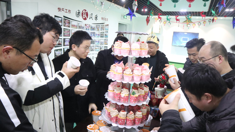 繽紛平安夜，歡樂(lè)圣誕節(jié) | 寶開舉辦第四季度員工集體生日會(huì)