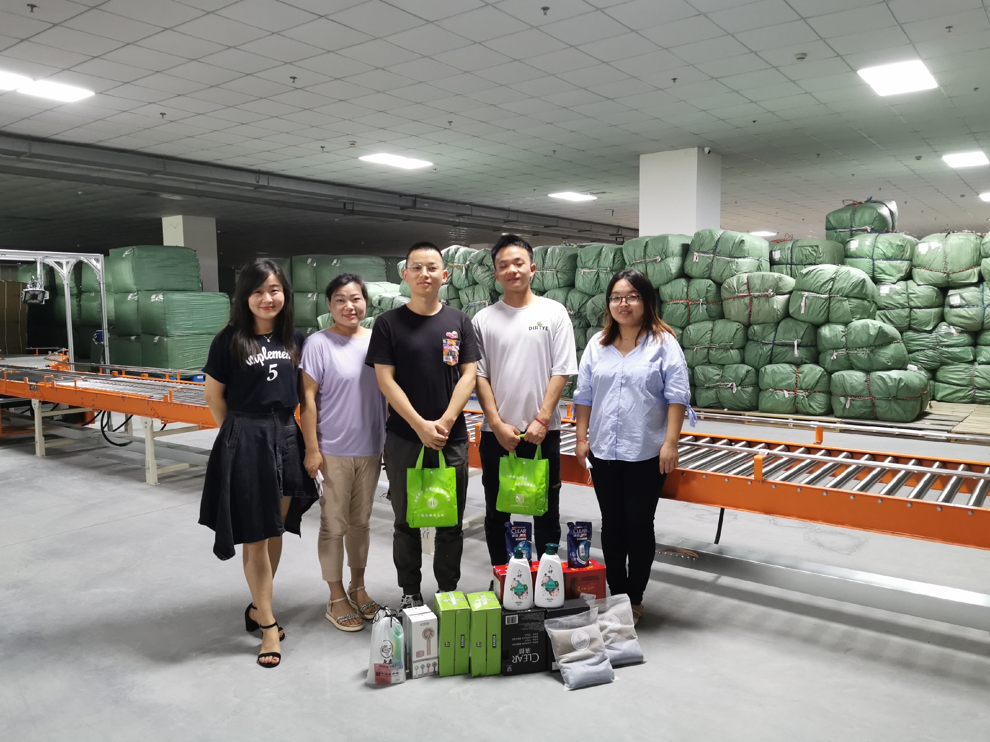 關(guān)愛職工 · 夏送清涼 | 寶開工會(huì)赴一線送清涼，致敬高溫下的堅(jiān)守