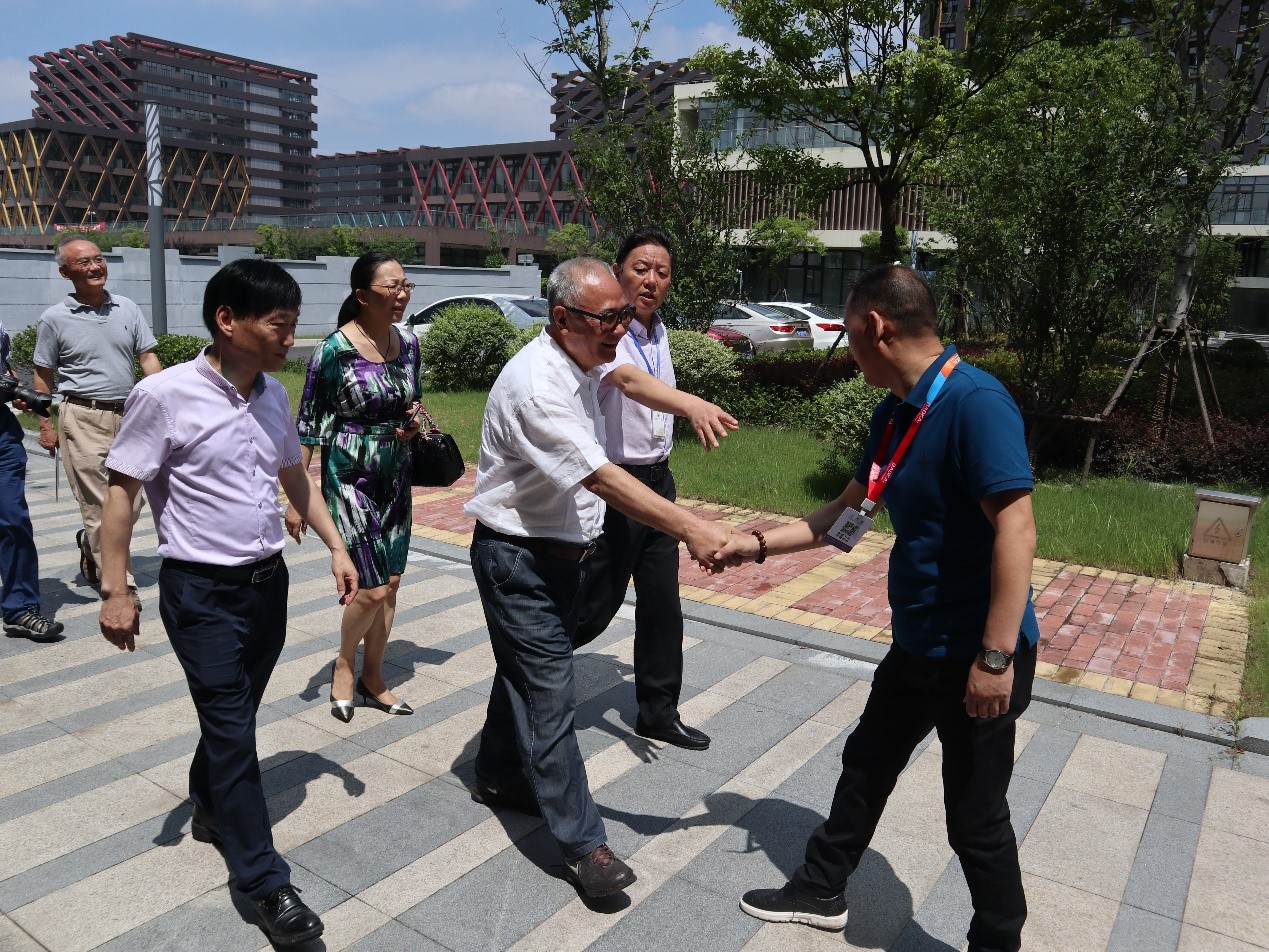 新聞 | 無錫市原政協(xié)領導、吳涇鎮(zhèn)黨委領導一行蒞臨寶開參觀考察