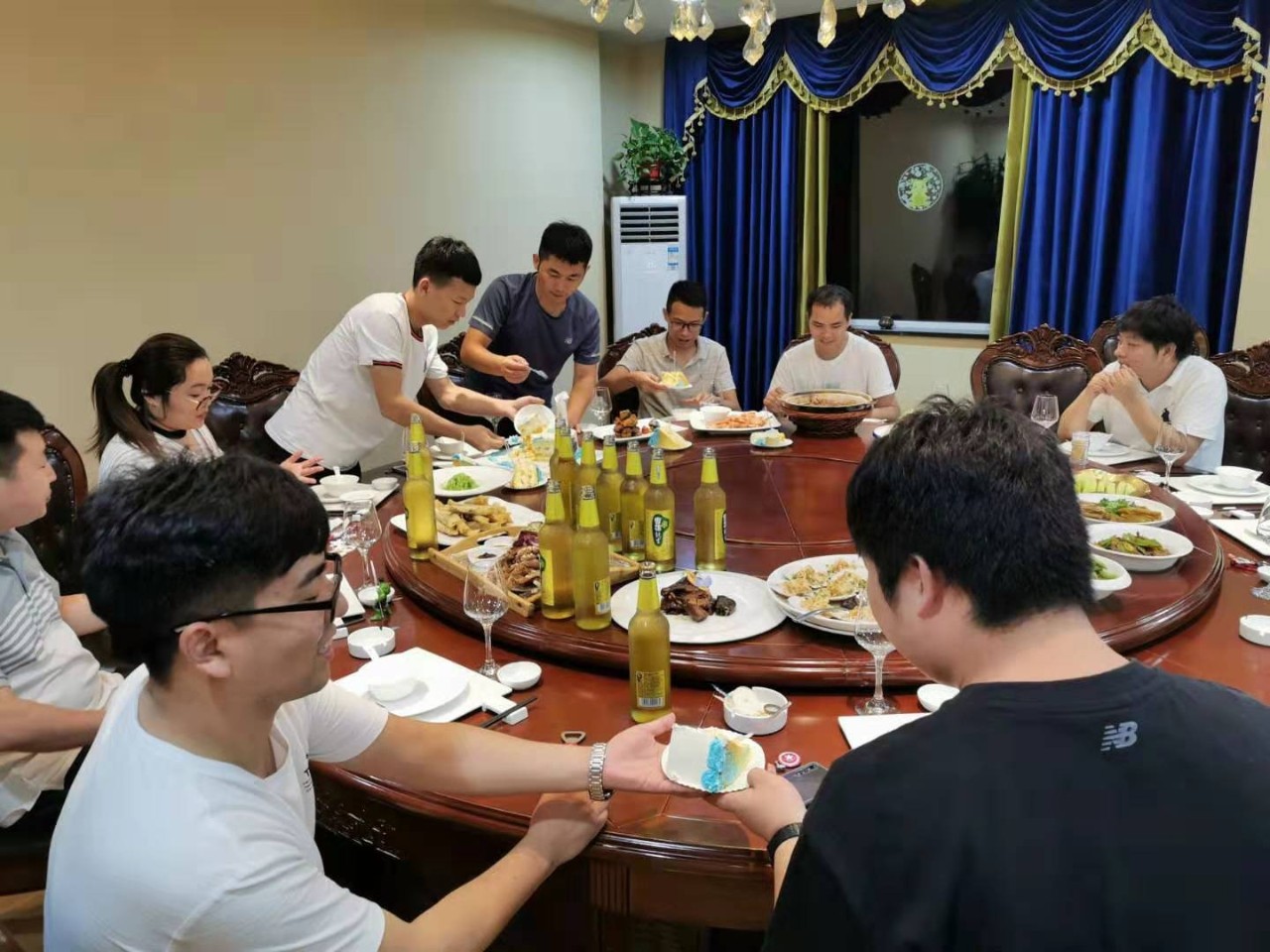 夏送清涼，集體慶生，慰問一線 | 致我們的一線伙伴：辛苦了！