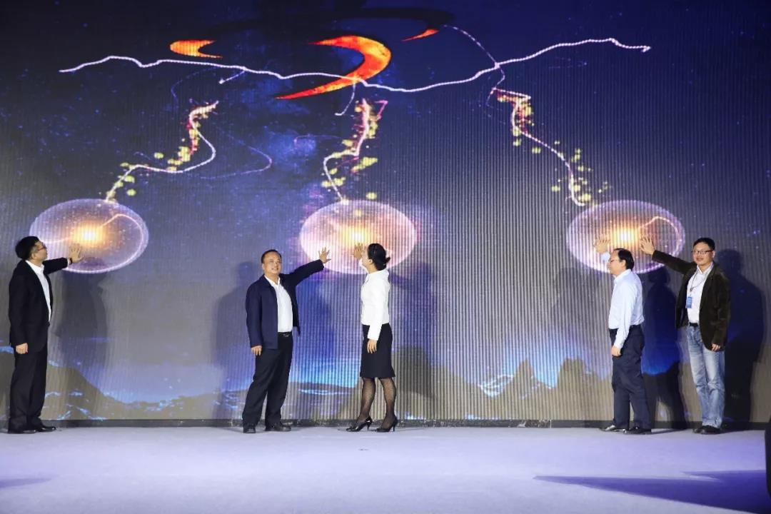 寶開領導張振林、王雷受邀出席 | 2018湖南大美服飾供應鏈高峰論壇圓滿舉行！